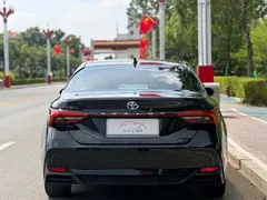 2023 Toyota Avalon Hybrid 2.5L XLE Premium, чёрный — фото 4