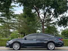 2023 Toyota Avalon Hybrid 2.5L XLE Premium, чёрный — фото 10