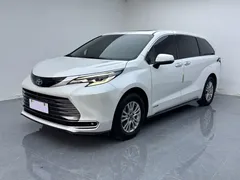 2021 Toyota Sienna 2.5L Hybrid Premium, белый — фото 1