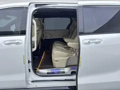 2021 Toyota Sienna 2.5L Hybrid Premium, белый — фото 17