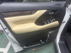 2021 Toyota Alphard Hybrid 2.5L Premium, белый — фото 11