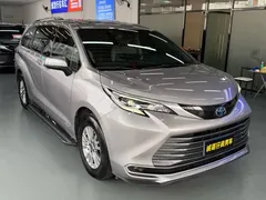 2021 Toyota Sienna 2.5L Hybrid Premium — фото 3