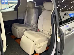 2021 Toyota Sienna 2.5L Hybrid Premium — фото 7