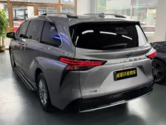 2021 Toyota Sienna 2.5L Hybrid Premium — фото 15