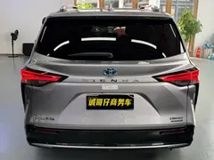 2021 Toyota Sienna 2.5L Hybrid Premium — фото 17