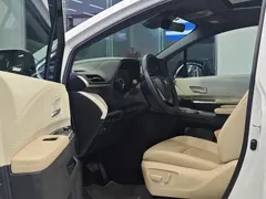 2023 Toyota Sienna 2.5L Hybrid Premium, белый — фото 6