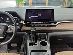 2023 Toyota Sienna 2.5L Hybrid Premium, белый — фото 8