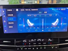 2023 Toyota Sienna 2.5L Hybrid Premium, белый — фото 18