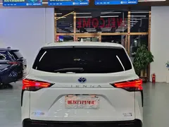 2023 Toyota Sienna 2.5L Hybrid Premium, белый — фото 20