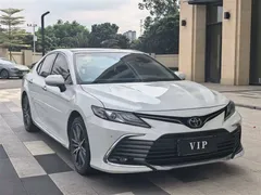 2023 Toyota Camry 2.5G Luxury, белый — фото 3