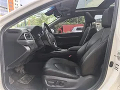 2023 Toyota Camry 2.5G Luxury, белый — фото 4