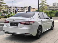 2023 Toyota Camry 2.5G Luxury, белый — фото 9