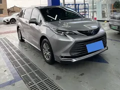 2023 Toyota Sienna 2.5L Hybrid Luxury — фото 1