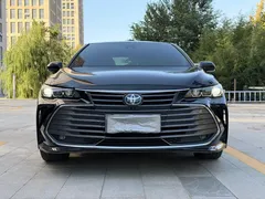 2019 Toyota Avalon Hybrid 2.5L XLE Premium, чёрный — фото 2