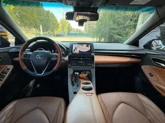 2019 Toyota Avalon Hybrid 2.5L XLE Premium, чёрный — фото 9