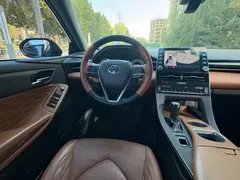 2019 Toyota Avalon Hybrid 2.5L XLE Premium, чёрный — фото 10
