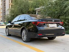 2019 Toyota Avalon Hybrid 2.5L XLE Premium, чёрный — фото 12