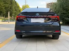 2019 Toyota Avalon Hybrid 2.5L XLE Premium, чёрный — фото 13