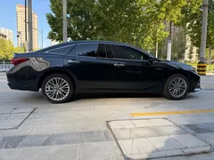 2019 Toyota Avalon Hybrid 2.5L XLE Premium, чёрный — фото 17