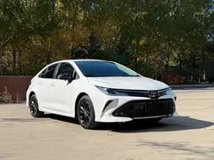 2021 Toyota Corolla TNGA 1.5L CVT GR Sport, белый — фото 3