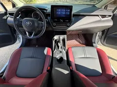 2021 Toyota Corolla TNGA 1.5L CVT GR Sport, белый — фото 18