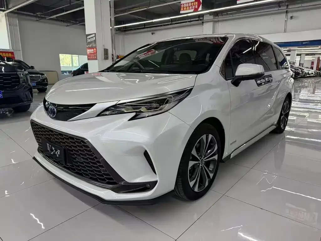 2023 Toyota Granvia 2.5L Hybrid Premium Plus