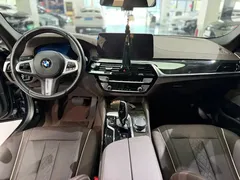 2021 BMW 5 Series 525Li M Sport Package, чёрный — фото 10