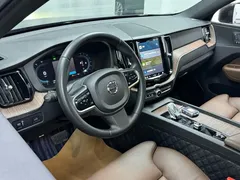 2022 Volvo XC60 4WD Luxury — фото 4