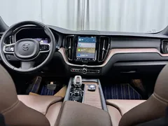 2022 Volvo XC60 4WD Luxury — фото 8