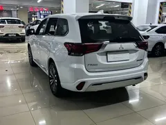 2021 Mitsubishi Outlander 2.0L 2WD 5 Seats, белый — фото 9