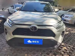 2021 Toyota RAV4 2.0L CVT 2WD Urban, белый — фото 2