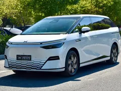 2025 Xpeng X9 EV 650 Long Range Max, белый — фото 1