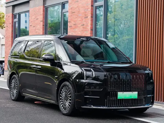 2024 Zeekr 009 6-Seat Executive 4WD 108kWh