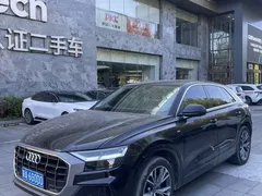 2021 Audi Q8 55 TFSI Luxury Dynamic, чёрный — фото 3