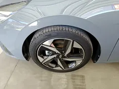 2021 Hyundai Elantra 1.5L CVT LUX Premium — фото 23