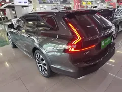 2021 Volvo V90 Cross Country B5 AWD — фото 5