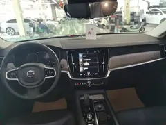 2021 Volvo V90 Cross Country B5 AWD — фото 10