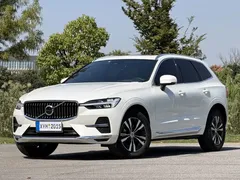2023 Volvo XC60 4WD Luxury, белый — фото 1