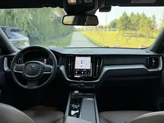 2023 Volvo XC60 4WD Luxury, белый — фото 4