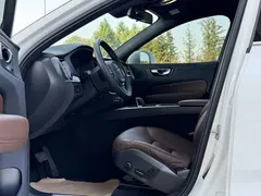 2023 Volvo XC60 4WD Luxury, белый — фото 5