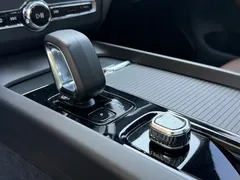 2023 Volvo XC60 4WD Luxury, белый — фото 9