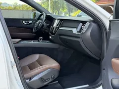 2023 Volvo XC60 4WD Luxury, белый — фото 10