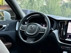 2023 Volvo XC60 4WD Luxury, белый — фото 11