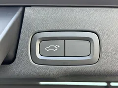 2023 Volvo XC60 4WD Luxury, белый — фото 17