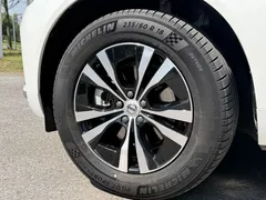 2023 Volvo XC60 4WD Luxury, белый — фото 18