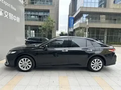 2023 Toyota Camry Hybrid 2.5HGVP Leading, чёрный — фото 3