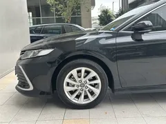2023 Toyota Camry Hybrid 2.5HGVP Leading, чёрный — фото 5