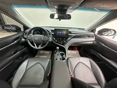 2023 Toyota Camry Hybrid 2.5HGVP Leading, чёрный — фото 6