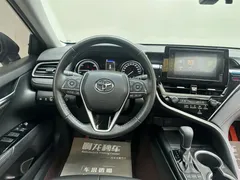 2023 Toyota Camry Hybrid 2.5HGVP Leading, чёрный — фото 11