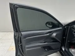 2023 Toyota Camry Hybrid 2.5HGVP Leading, чёрный — фото 12